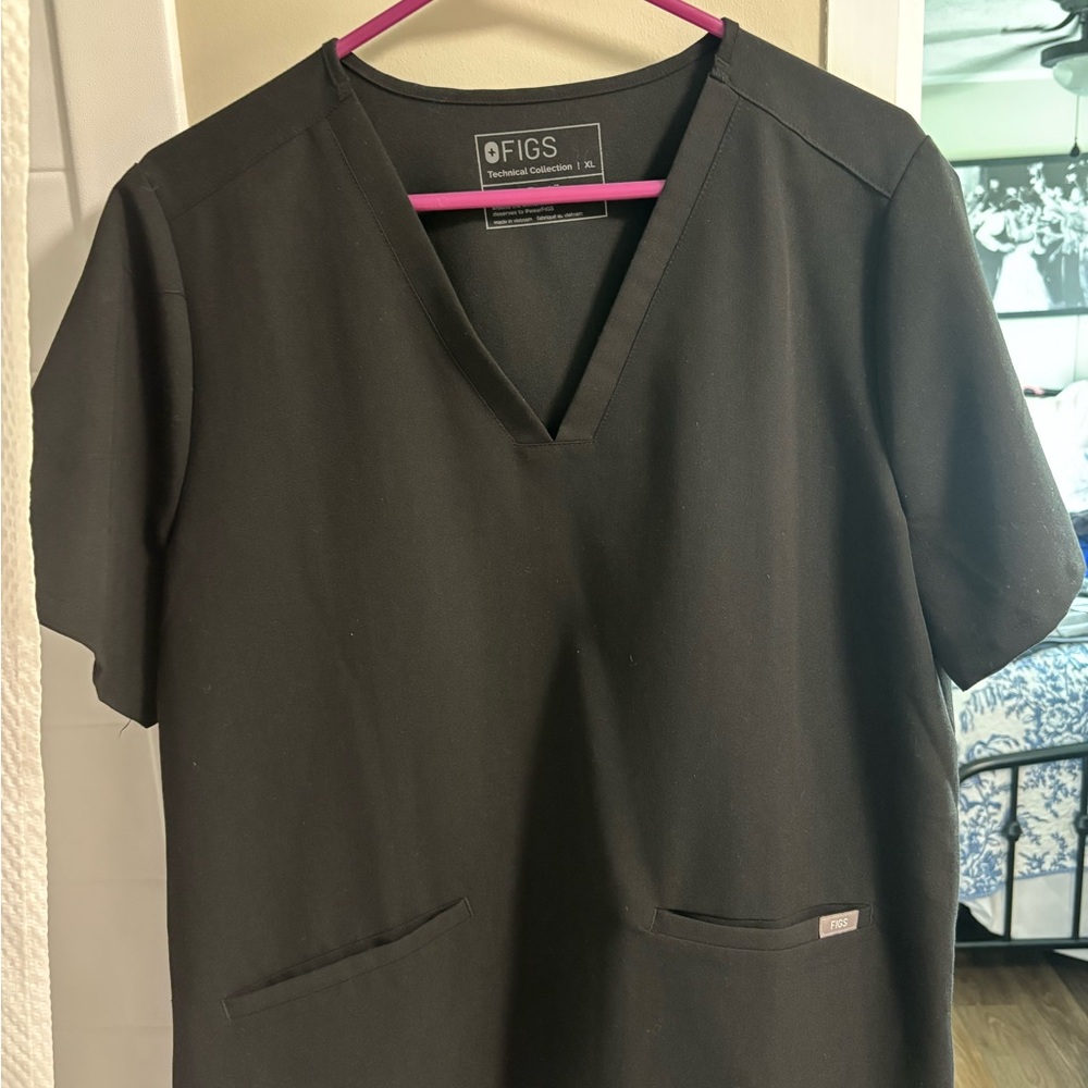 FIGS Technical collection- 3 pocket top